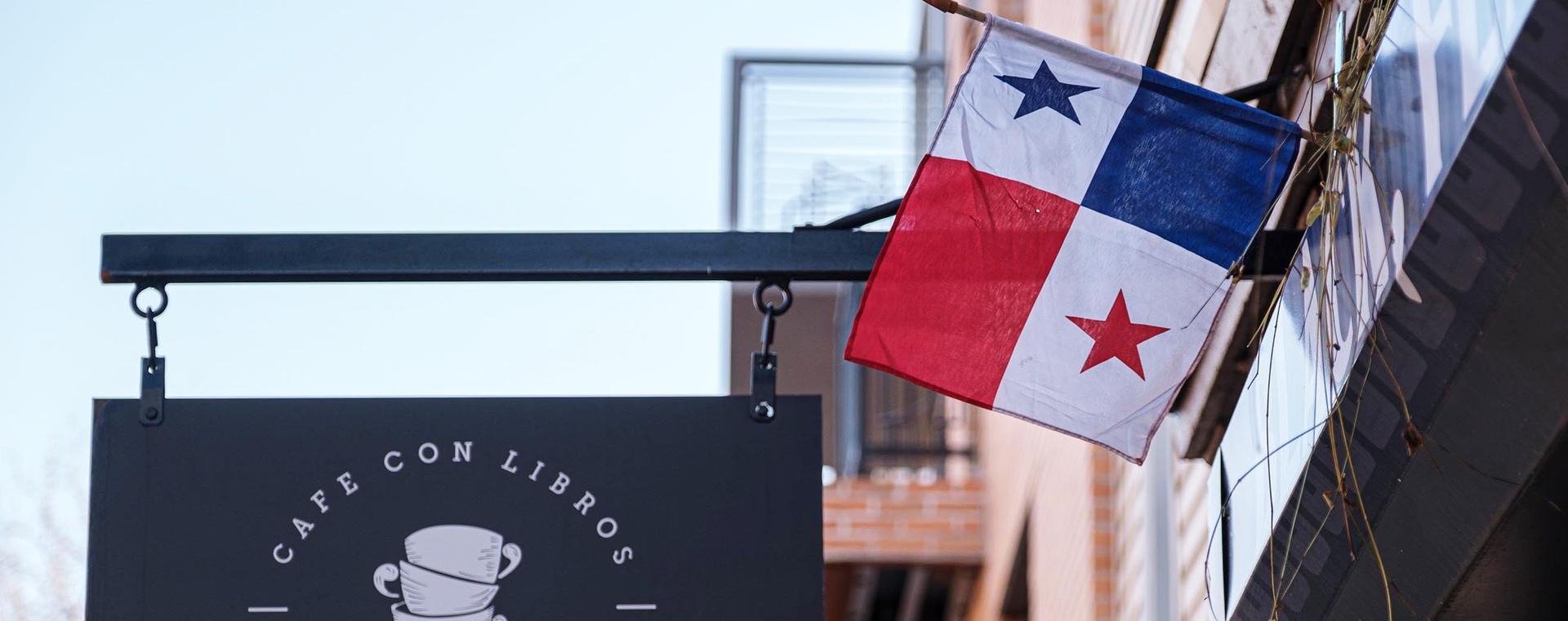 Panamanian flag at Cafe con Libros