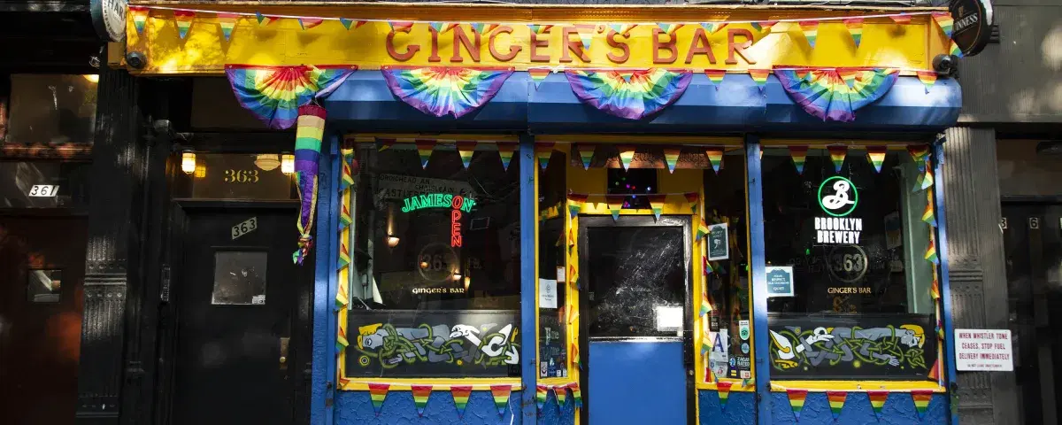 Ginger's Bar, exterior