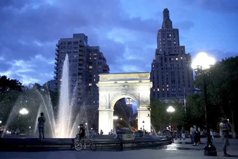 Arch and fountain, Washington Square Park. Photo: Alex Lopez