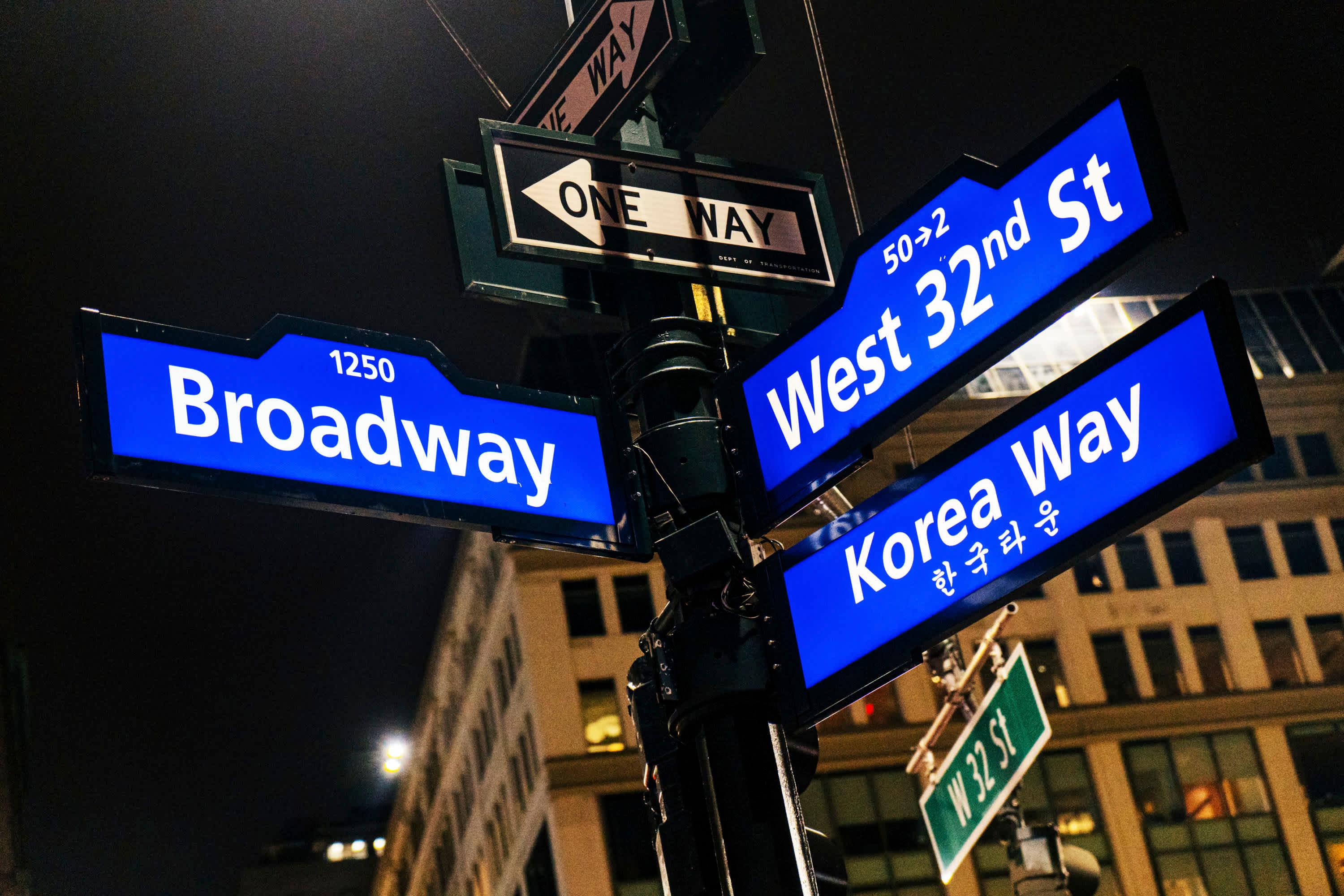 koreatown street sign, at night, koreatown